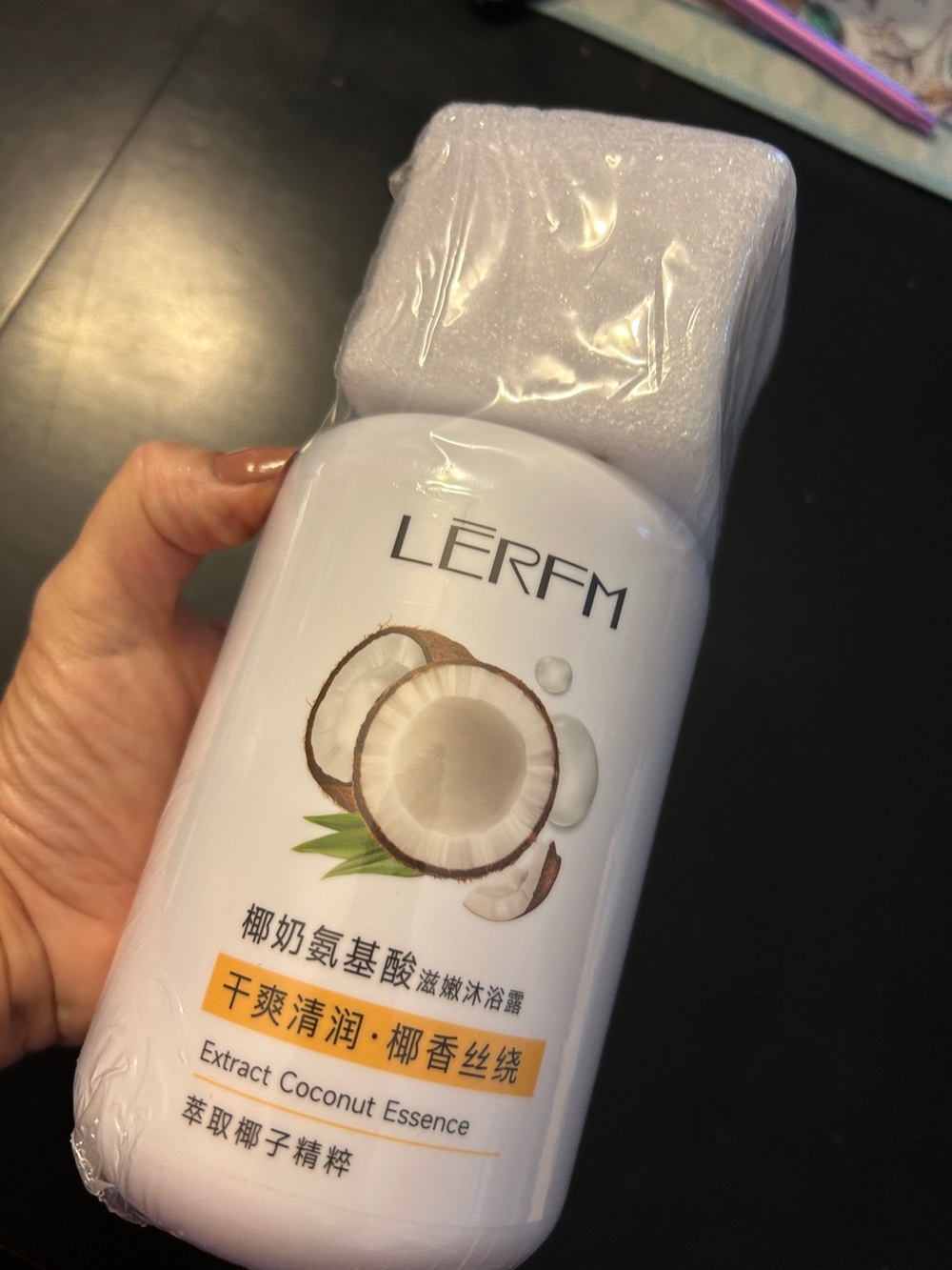 Coconut Essence Body Wash – White